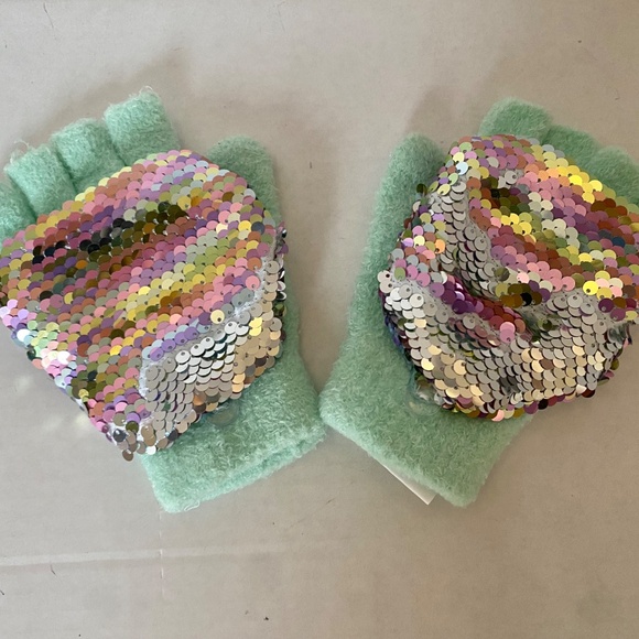 Mittens - Picture 6 of 10